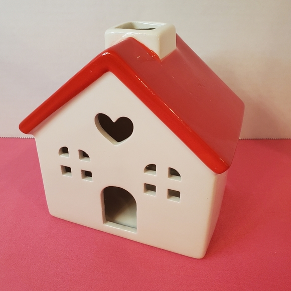 Target Spritz Valentines Day Red Ceramic Love House 2023 NEW - Picture 2 of 4
